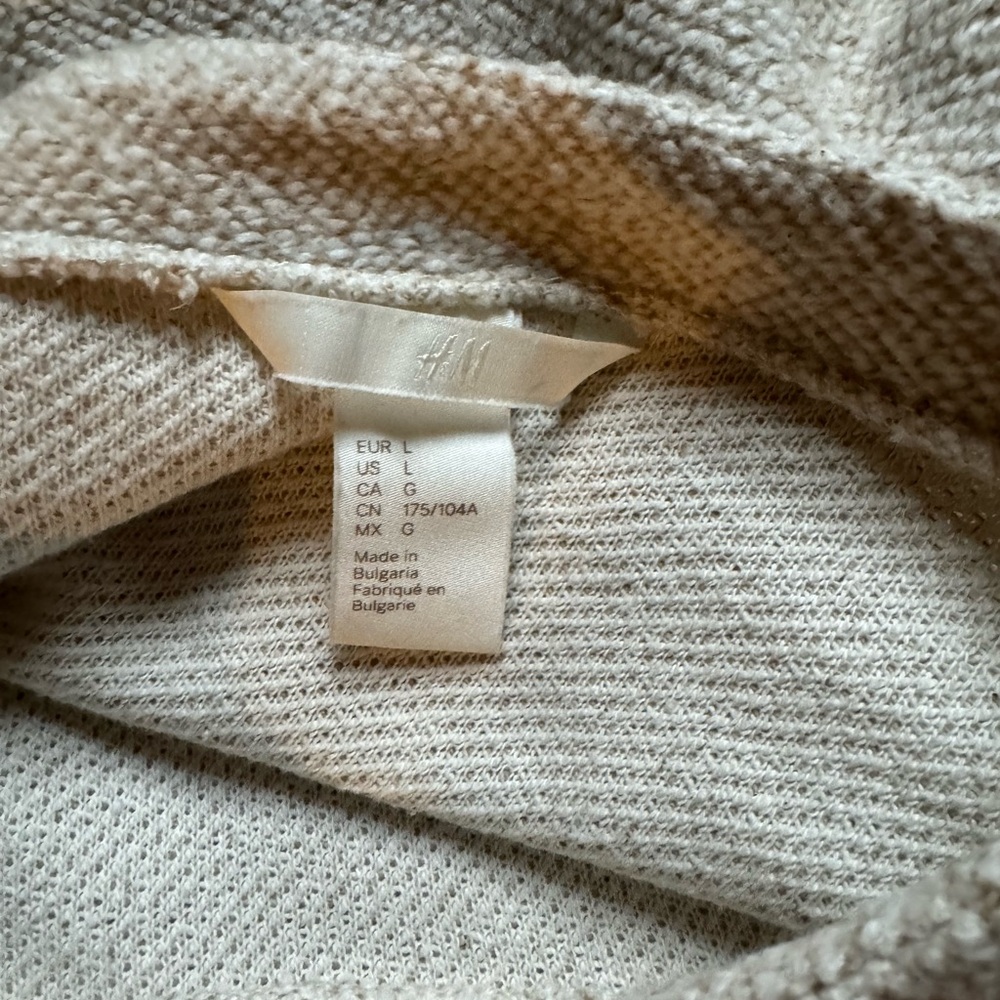 cream H&M women’s sweater - Picture 2 of 2
